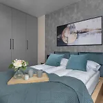 Air Conditioned In Cracow With Parking And Desk By Renters * 크라쿠프