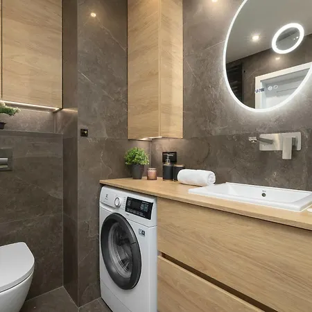 Air Conditioned In Cracow With Parking And Desk By Renters Appartamento Cracovia