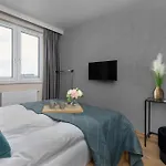 Air Conditioned In Cracow With Parking And Desk By Renters Apartament Kraków