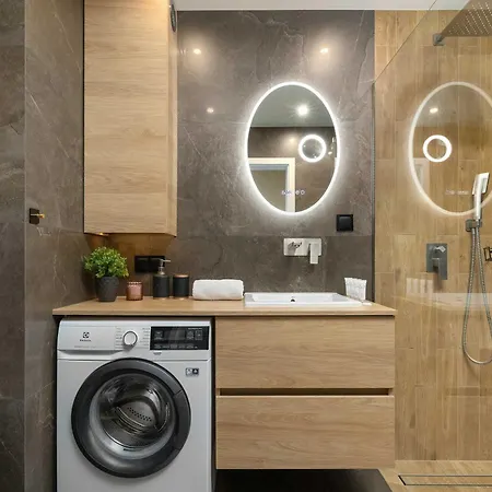 Air Conditioned In Cracow With Parking And Desk By Renters *