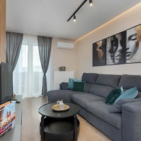 Air Conditioned In Cracow With Parking And Desk By Renters 아파트 크라쿠프