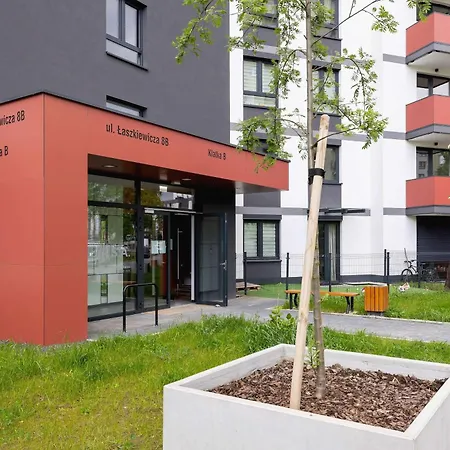 Air Conditioned In Cracow With Parking And Desk By Renters *